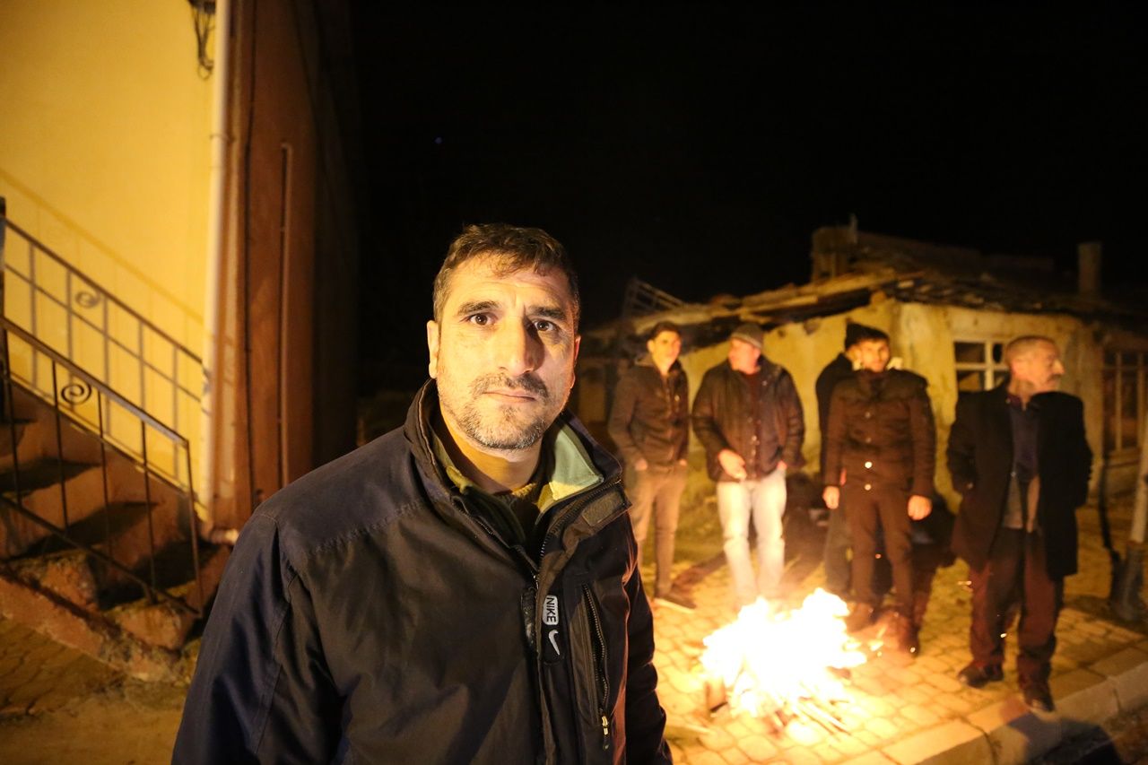 Deprem bölgesinden yürek yakan kareler... 13