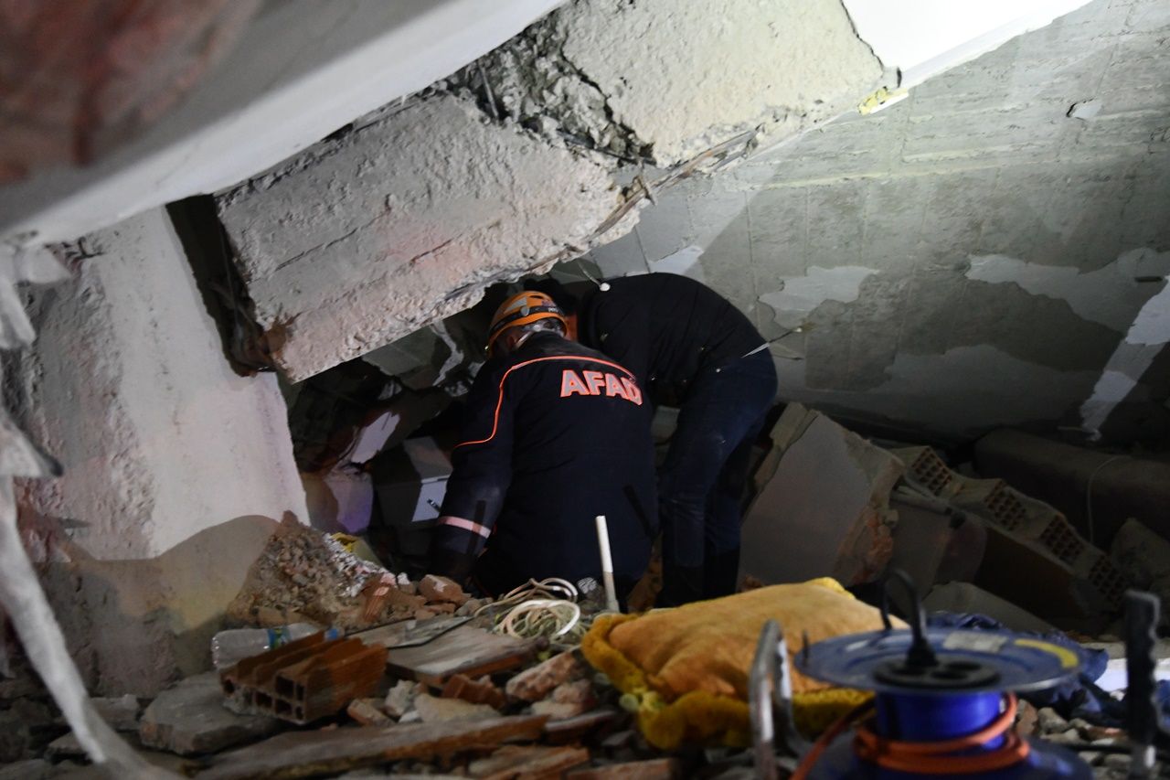 Deprem bölgesinden yürek yakan kareler... 20