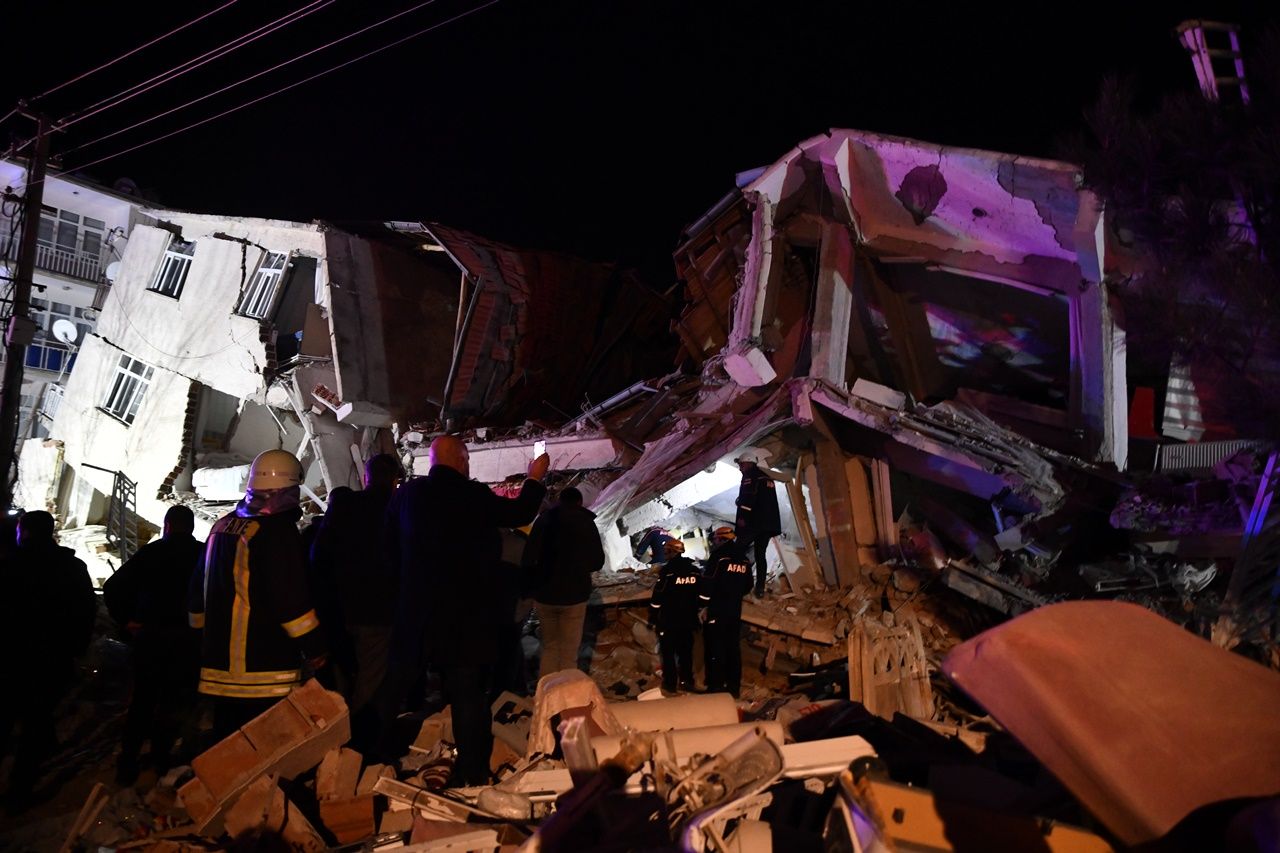 Deprem bölgesinden yürek yakan kareler... 21