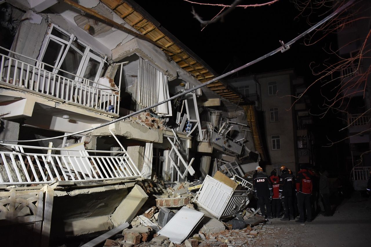 Deprem bölgesinden yürek yakan kareler... 25