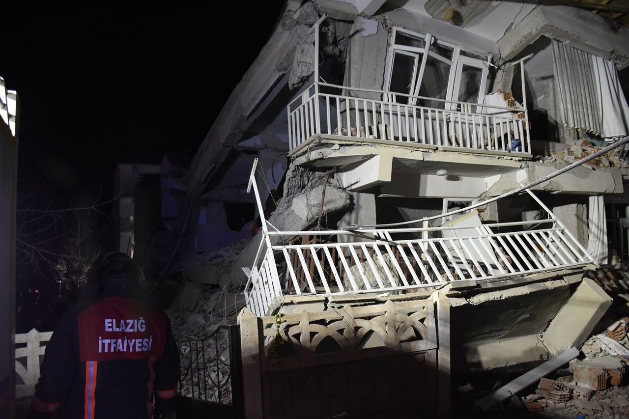 Deprem bölgesinden yürek yakan kareler... 26