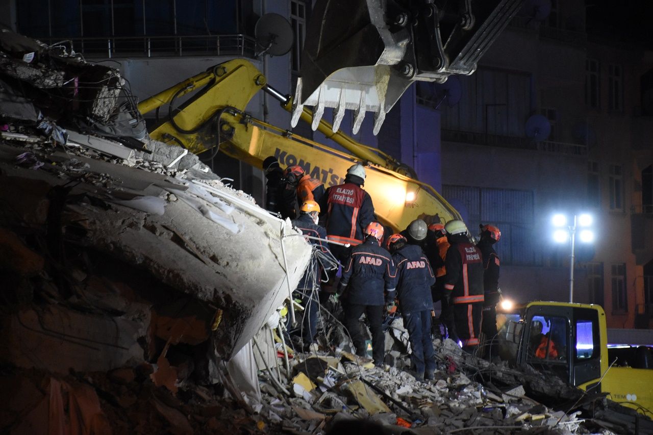 Deprem bölgesinden yürek yakan kareler... 31