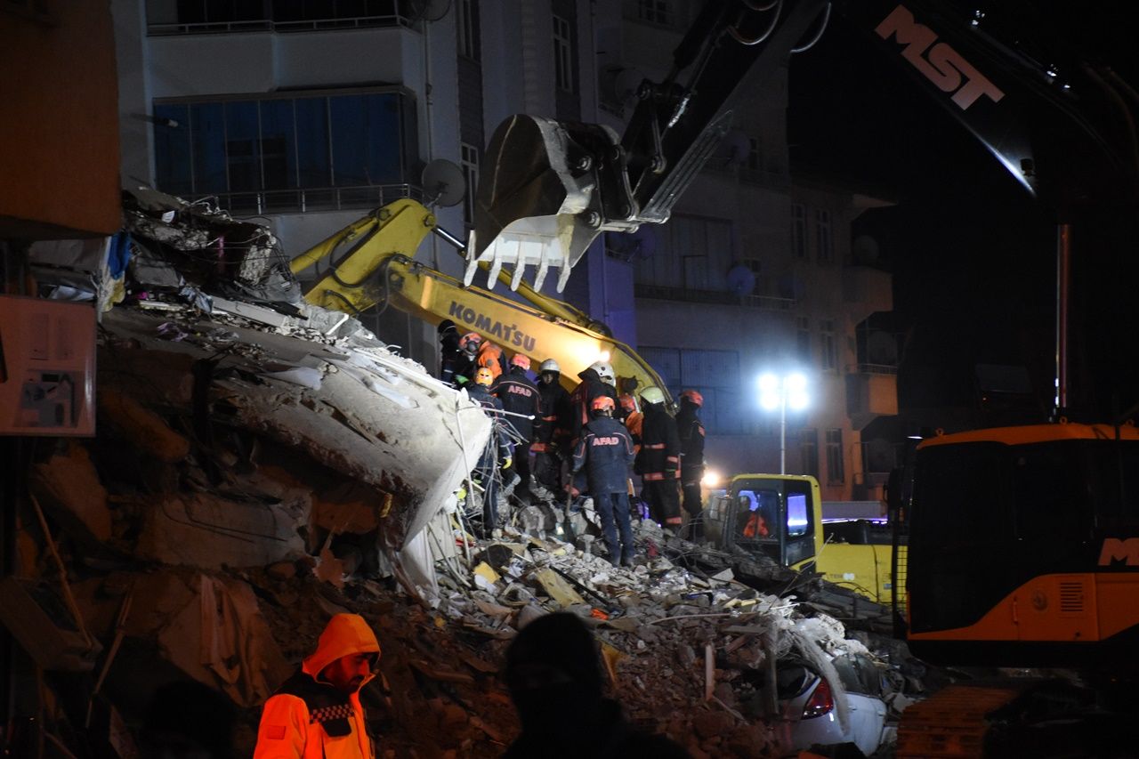 Deprem bölgesinden yürek yakan kareler... 32