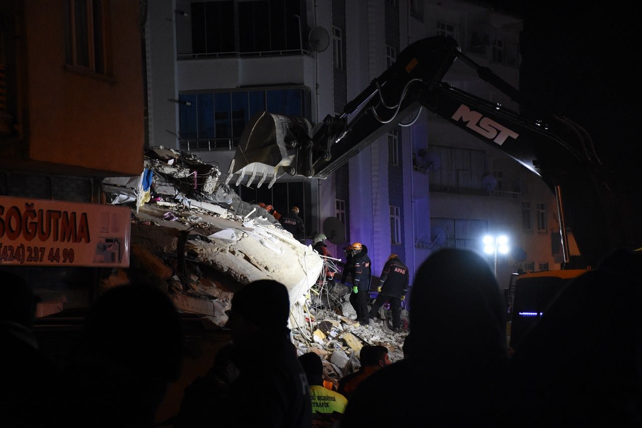 Deprem bölgesinden yürek yakan kareler... 34