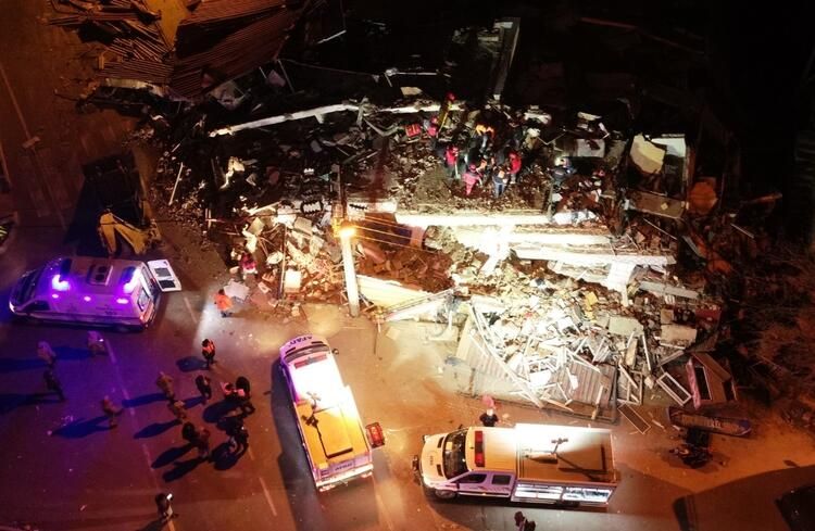 Ünlü isimler Elazığ depremi sonrası paylaştı! 8