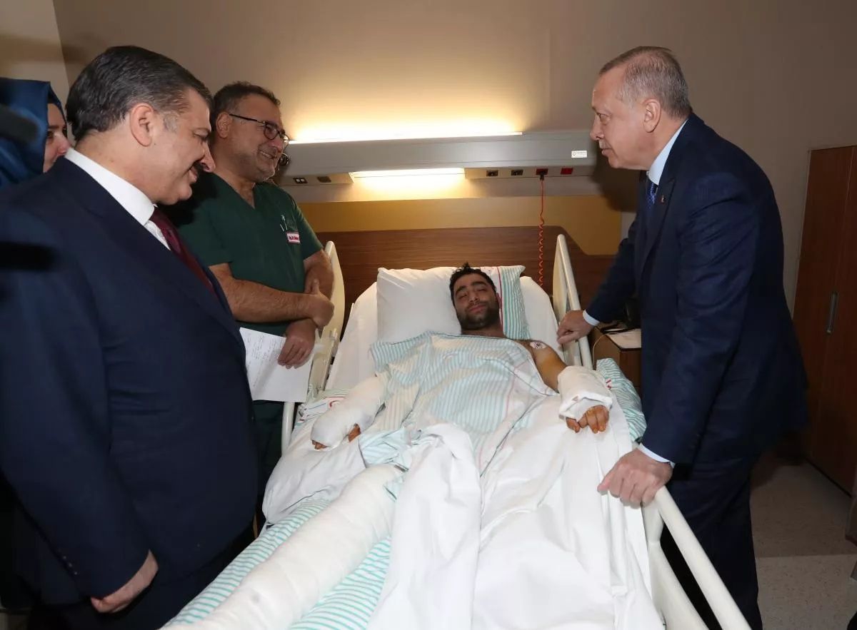 Cumhurbaşkanı Erdoğan yaralıları ziyaret etti... 12