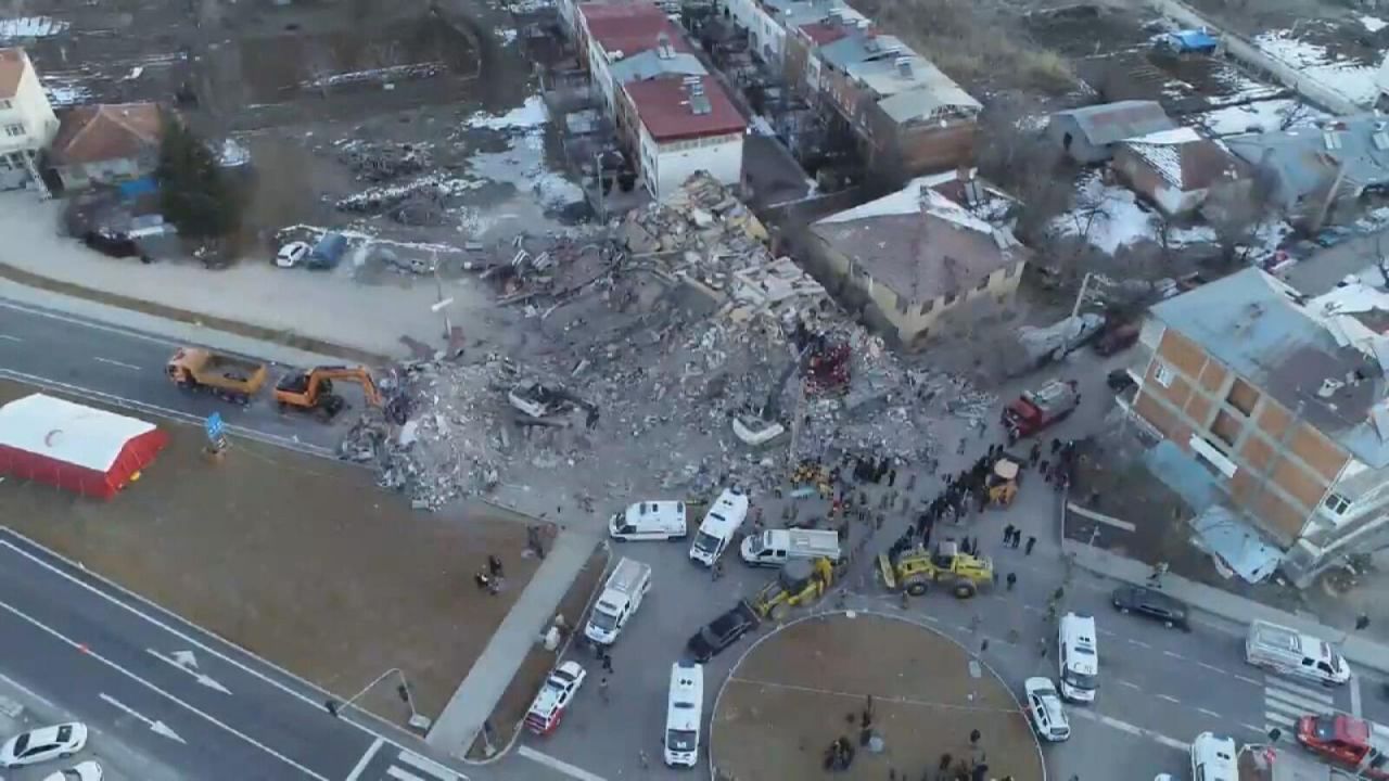 2011'de hasar gördü 6.8 ile yıkıldı! 13