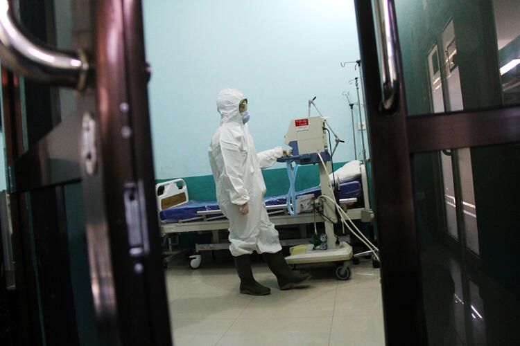 Çinli hemşirenin sözleri dünyayı sarstı: Virüs çoktan 90 bin insana bulaştı 10