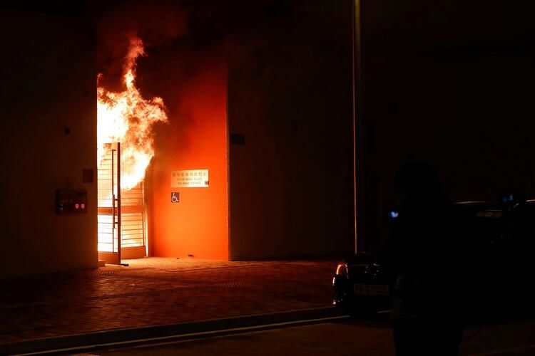 Korona virüsü karantina binasına bomba atıldı! 16