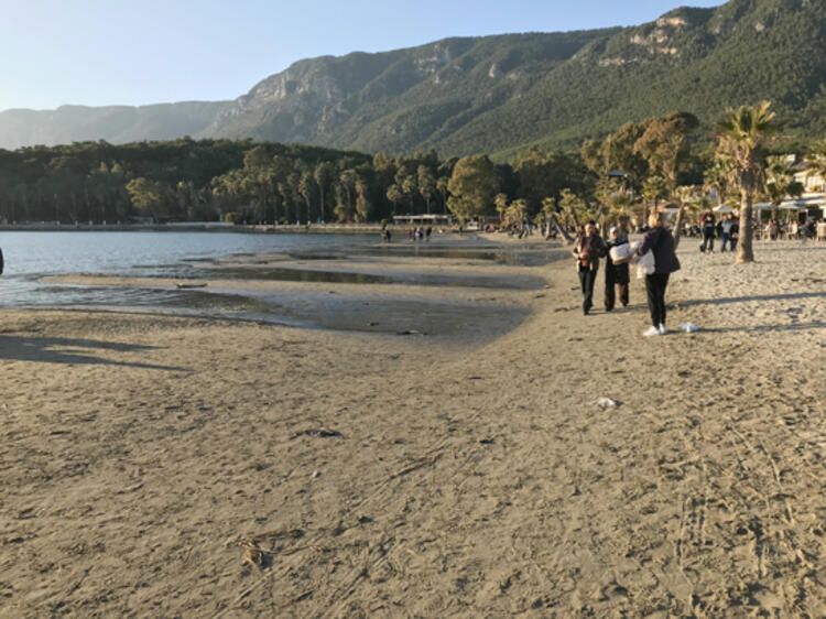 Deprem korkusuna yol açan görüntü! 50 metre çekildi... 5