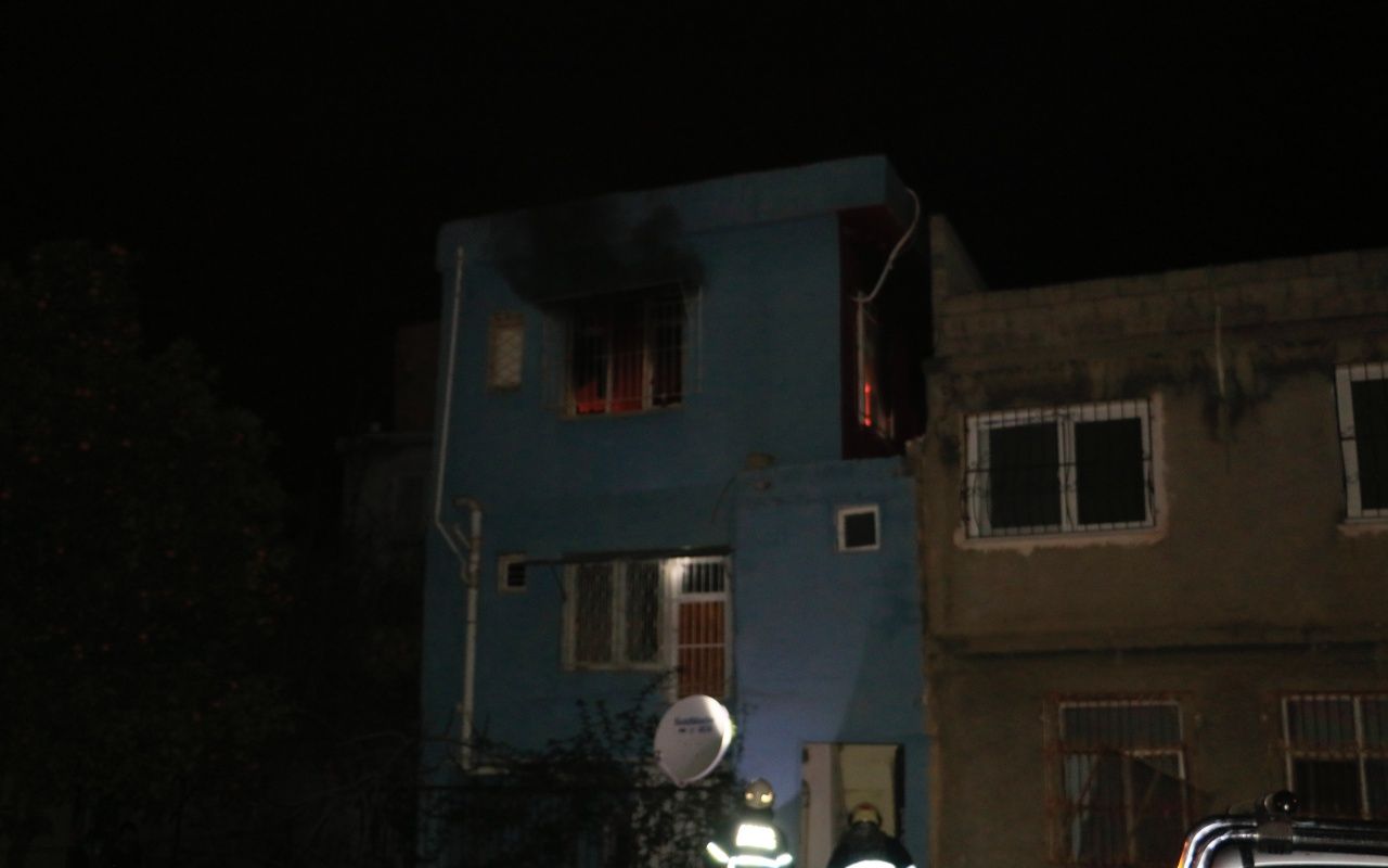 Dini nikahlı eşini dövüp, evini ateşe verdi 1