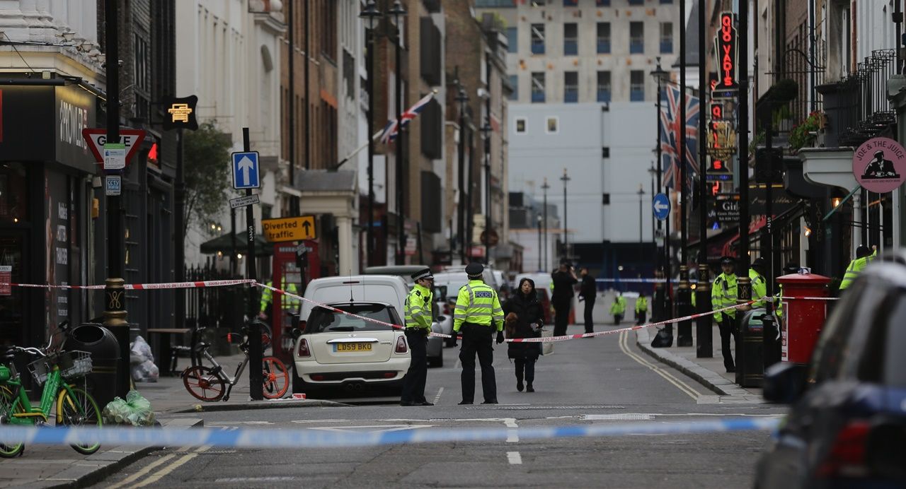 Londra'da bomba paniği... 3