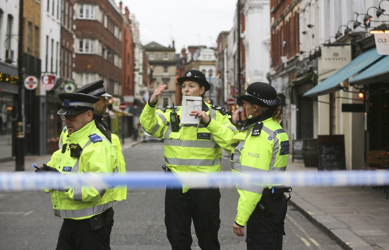 Londra'da bomba paniği... 5