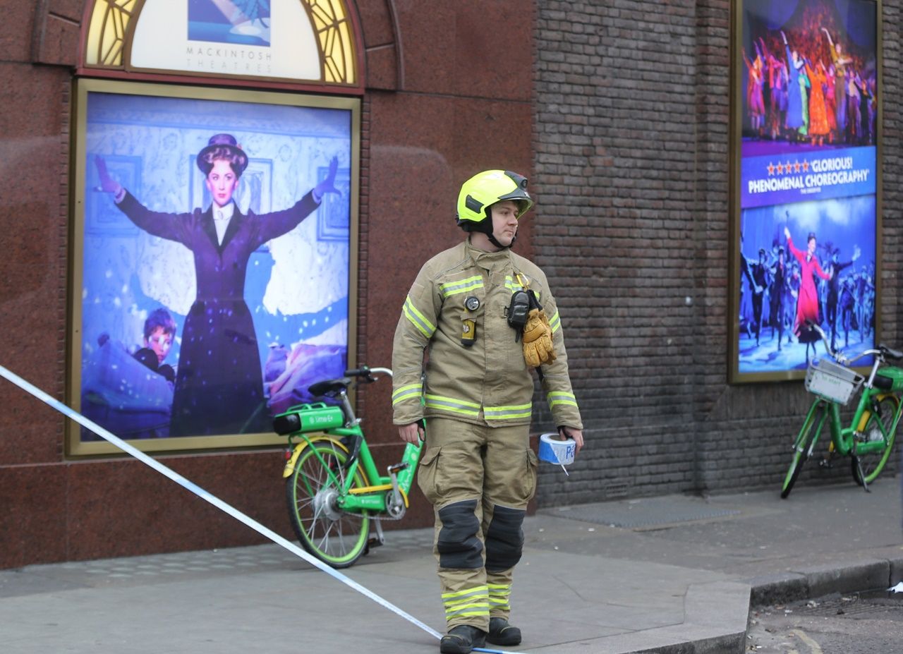 Londra'da bomba paniği... 9
