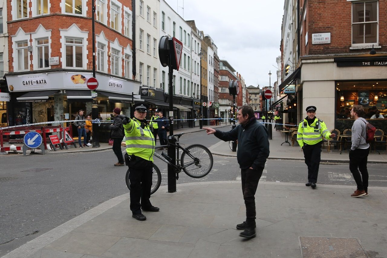 Londra'da bomba paniği... 11