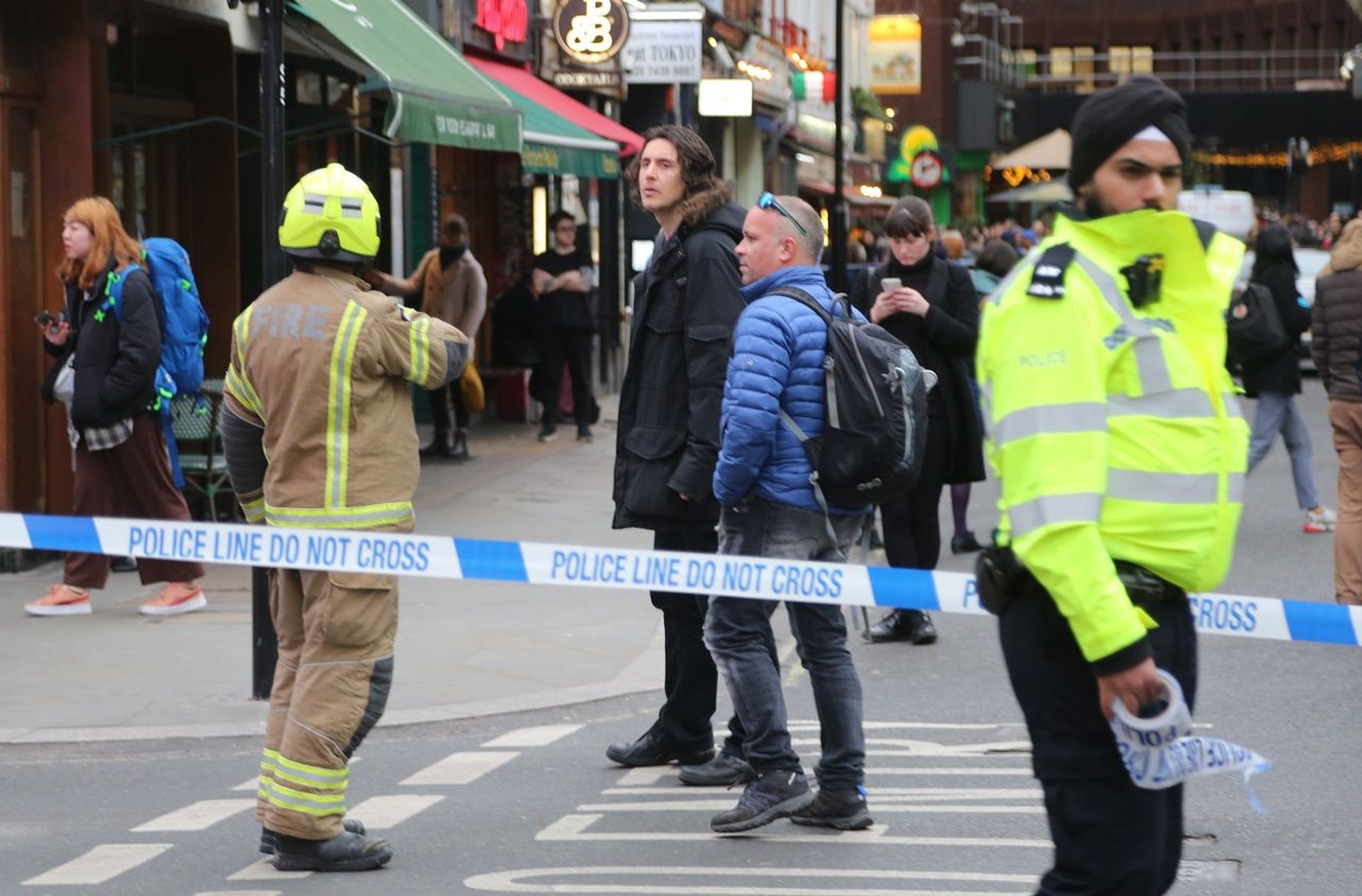 Londra'da bomba paniği... 12