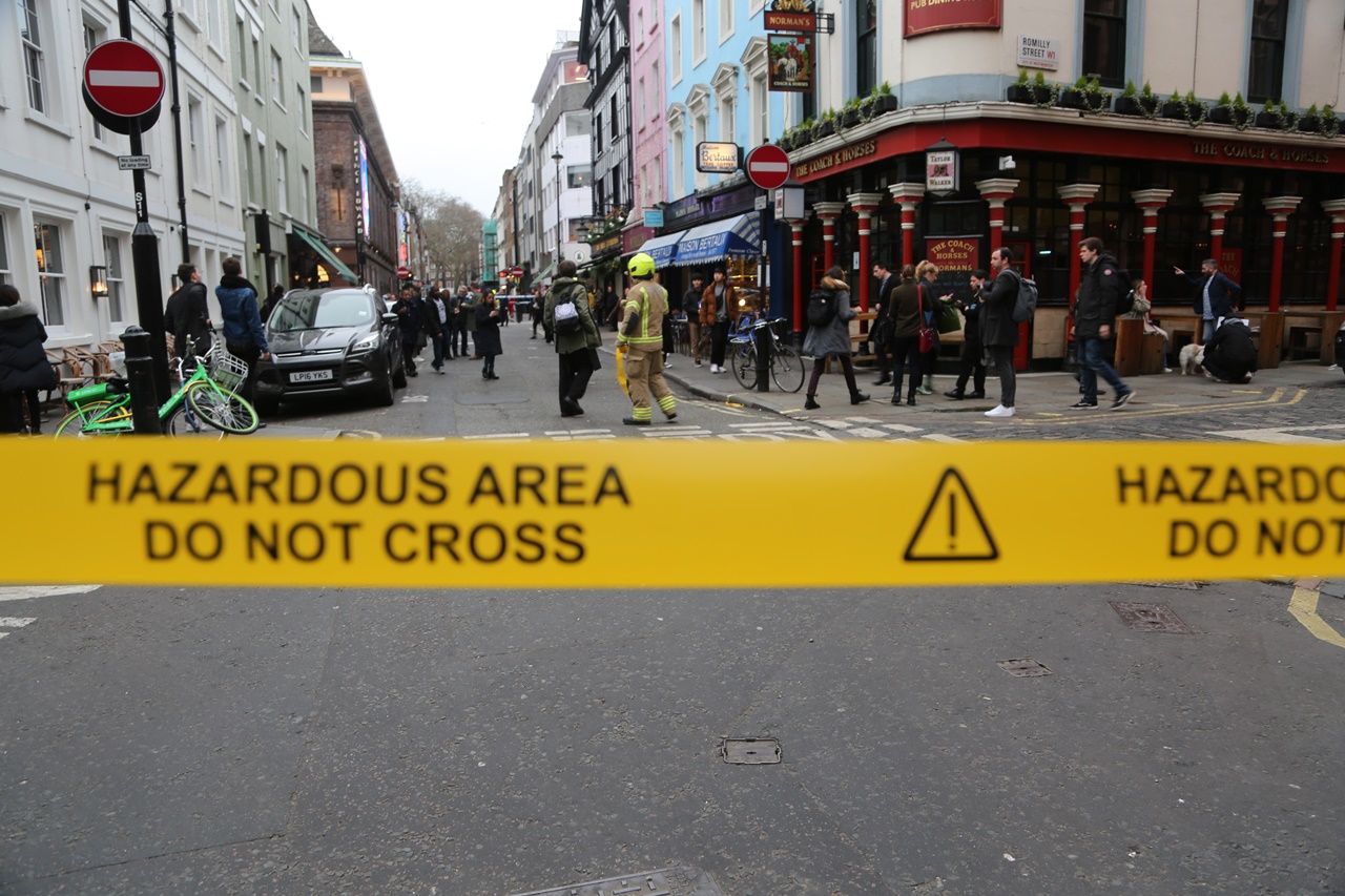 Londra'da bomba paniği... 14