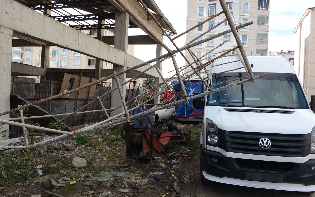 Ordu'da şiddetli fırtına çatıları uçurdu, 4 katlı bina tahliye edildi 8