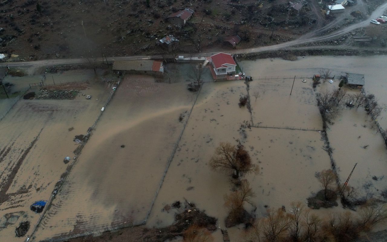 Konya'da aşırı yağışlar hayatı felç etti 1