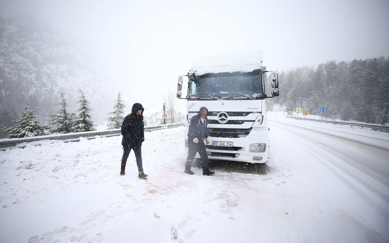 Konya'da aşırı yağışlar hayatı felç etti 13