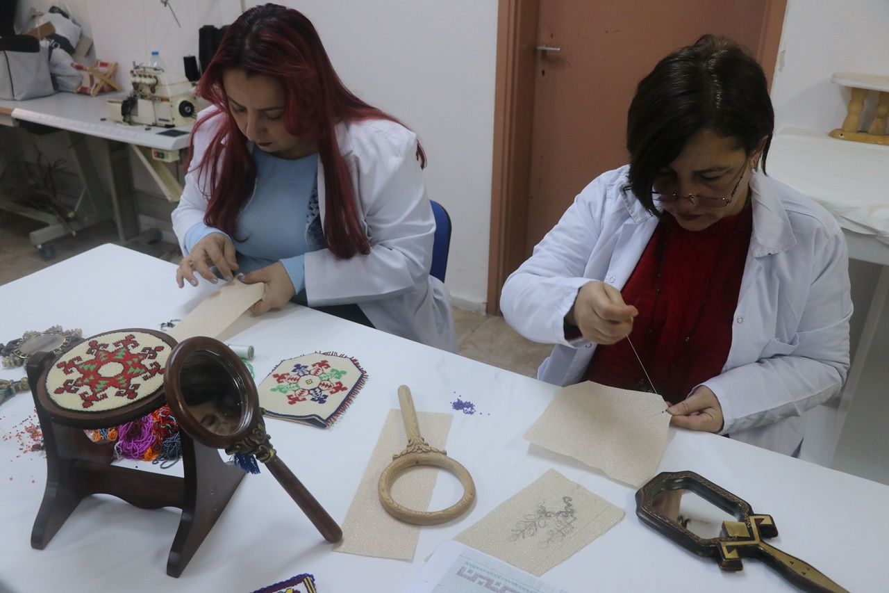 Geleneksel Anadolu desenleri aynalara nakşediliyor! 6