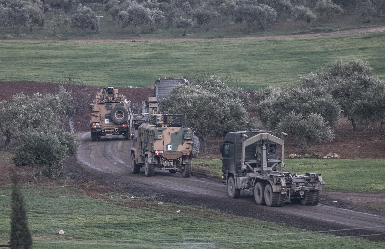 Suriye sınırındaki birliklere dev takviye! 200 araçlık konvoy... 19