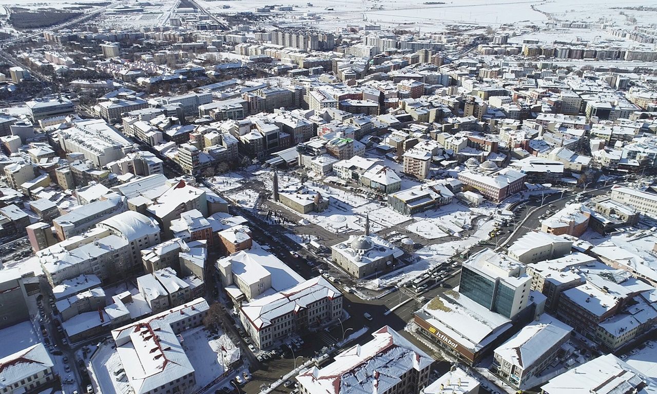 Erzurum'un tarihi mekanlarından kar manzaraları! 1