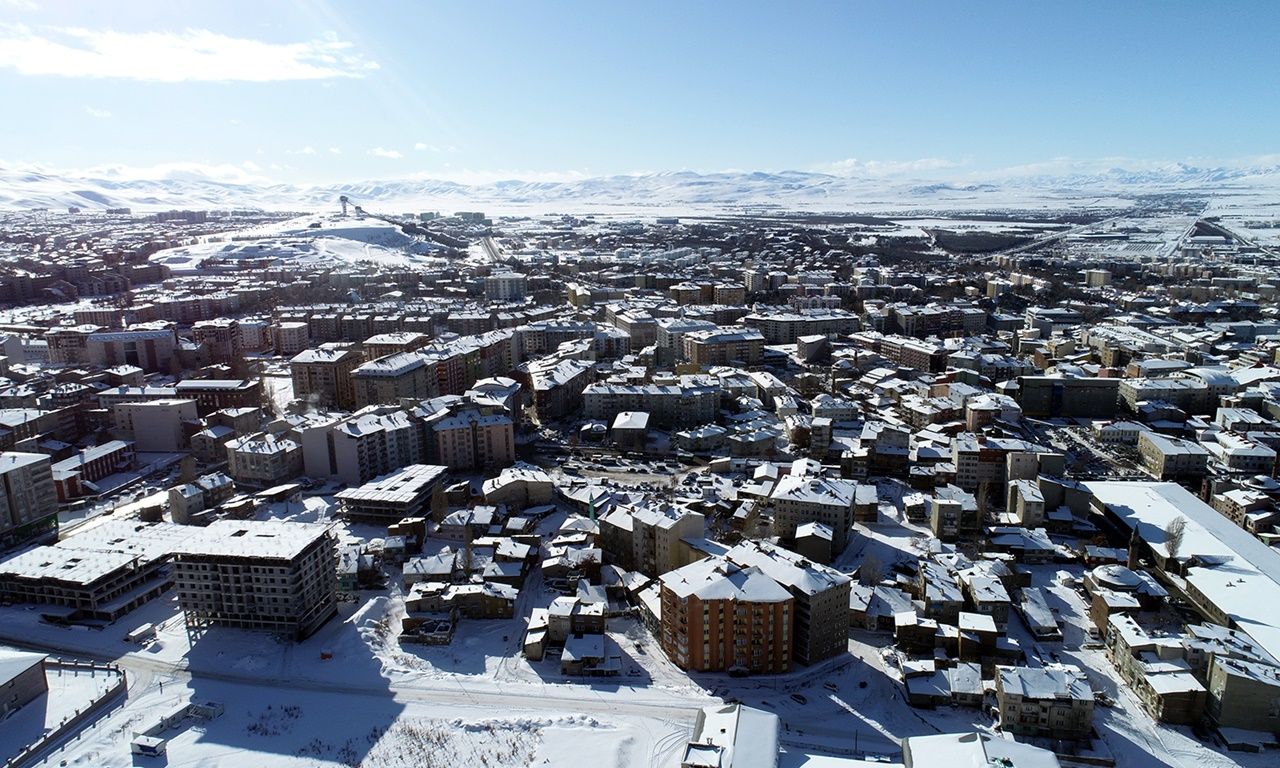 Erzurum'un tarihi mekanlarından kar manzaraları! 2