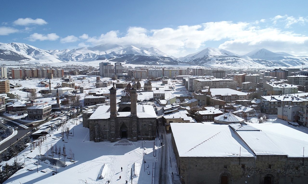 Erzurum'un tarihi mekanlarından kar manzaraları! 5