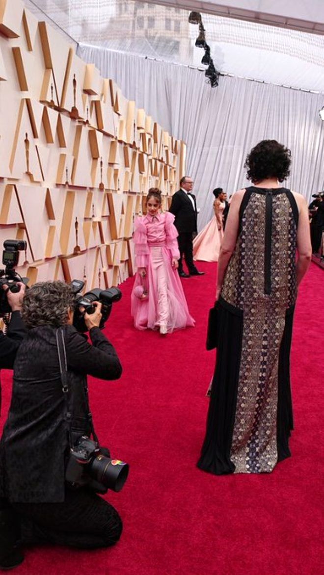 Oscar'da ilginç anlar! 14 bin TL'lik çantasında sandviç taşıdı 5