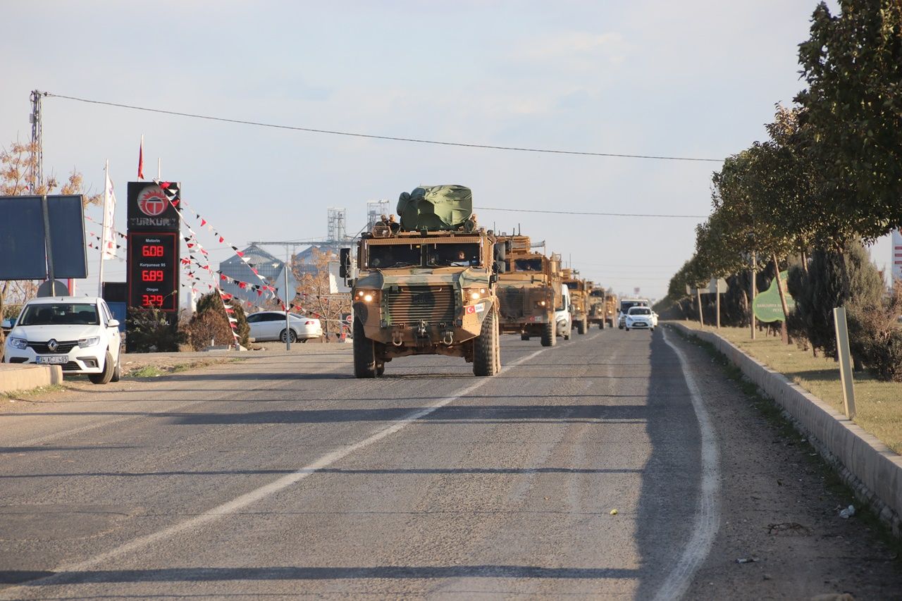 Suriye sınırına yığınak sürüyor... 1