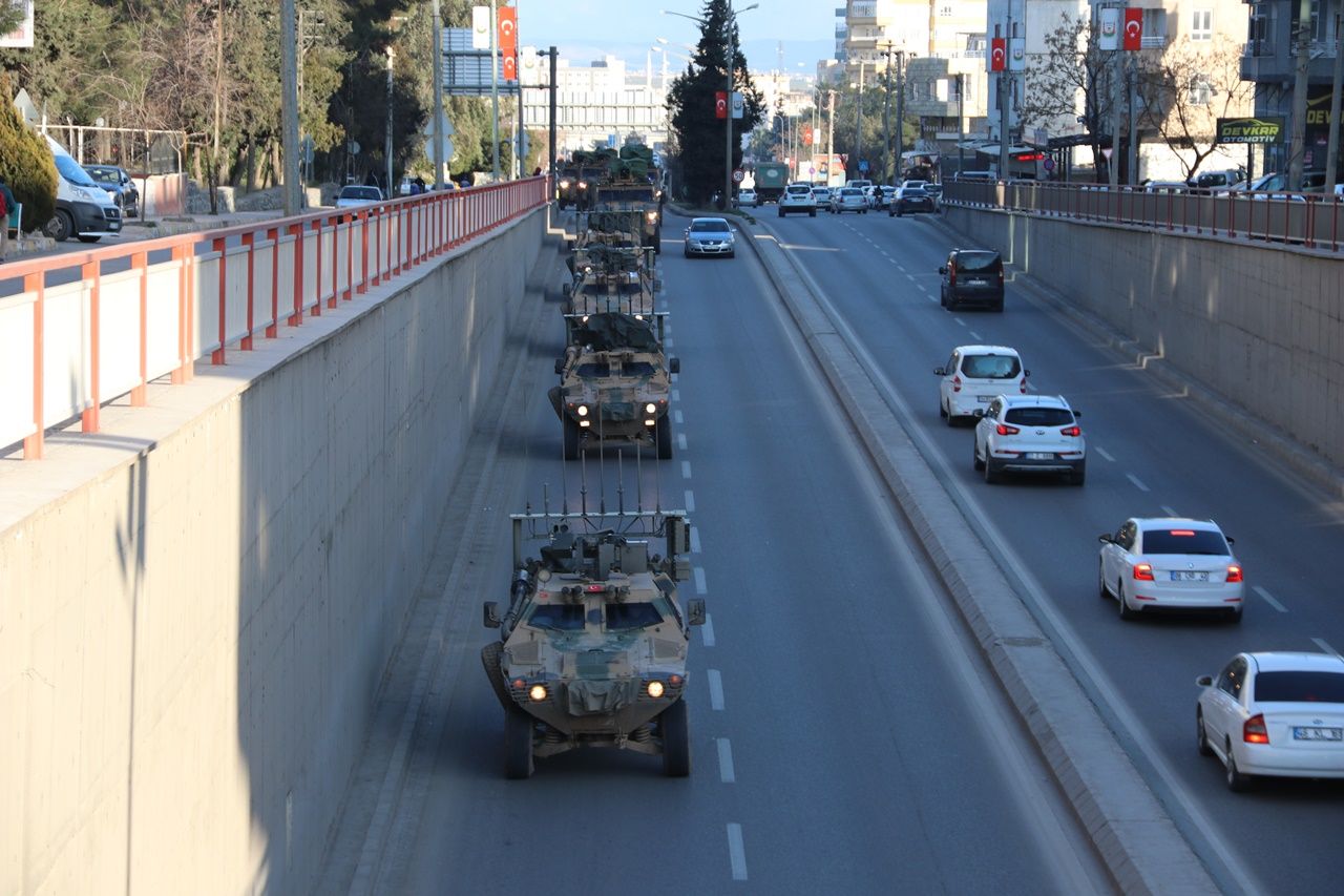 Suriye sınırına yığınak sürüyor... 7