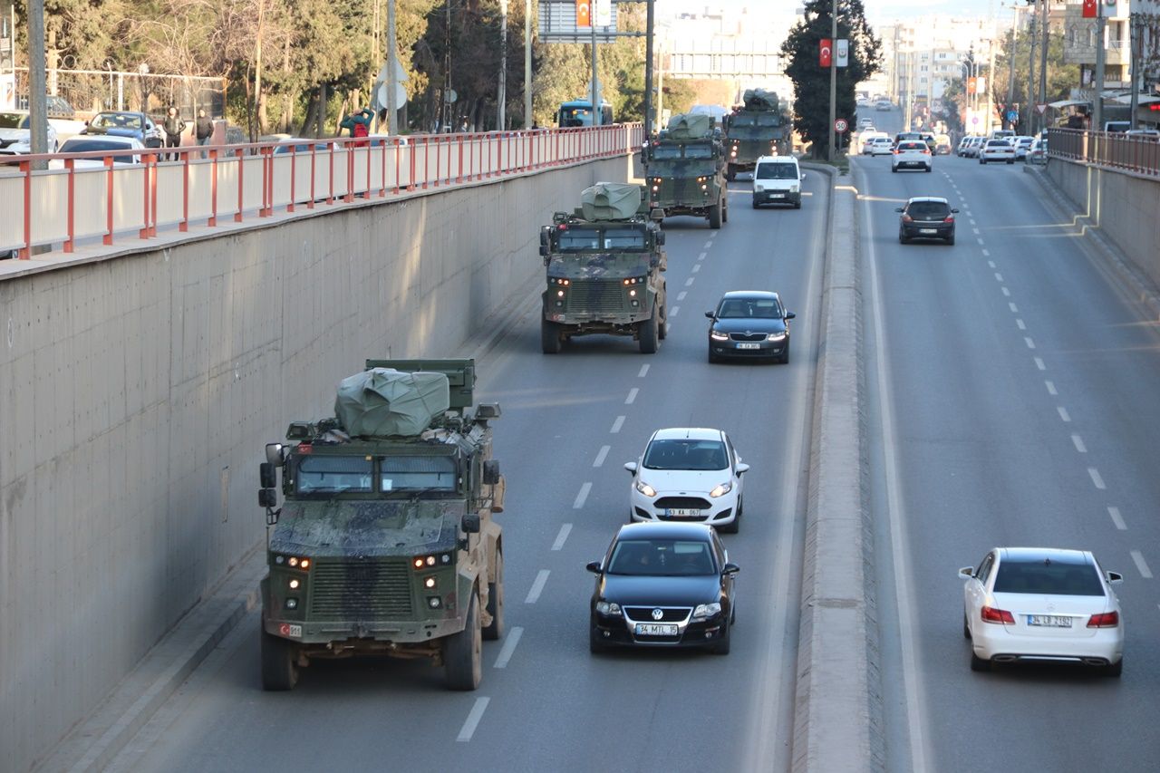 Suriye sınırına yığınak sürüyor... 8