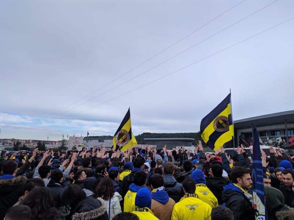 Fenerbahçe taraftarı Riva'ya yürüdü 12