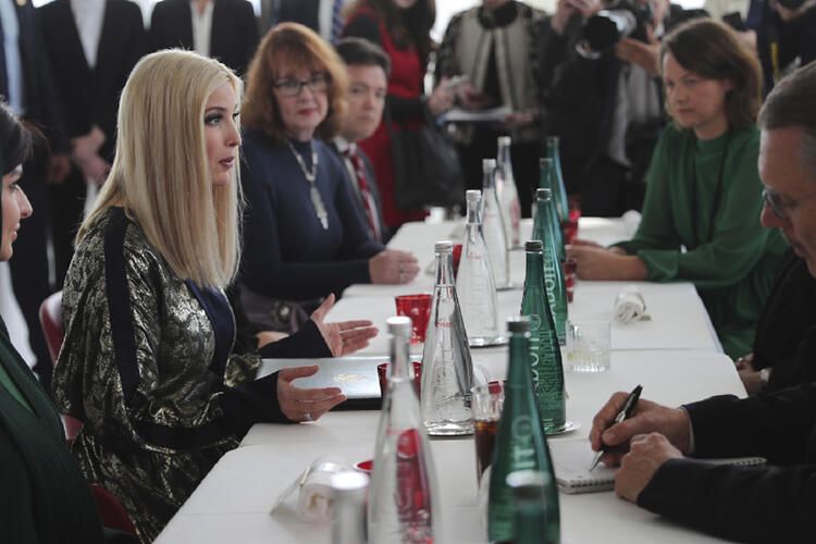 Ivanka Trump'ın cami ziyareti! Örtülü ve çorapsız 4