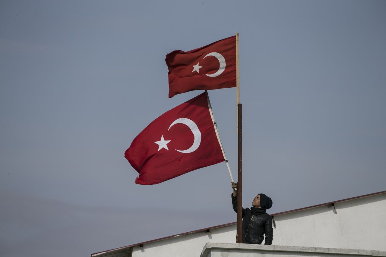 Reyhanlı'nın sınır mahallesi bayraklarla donatıldı! 5