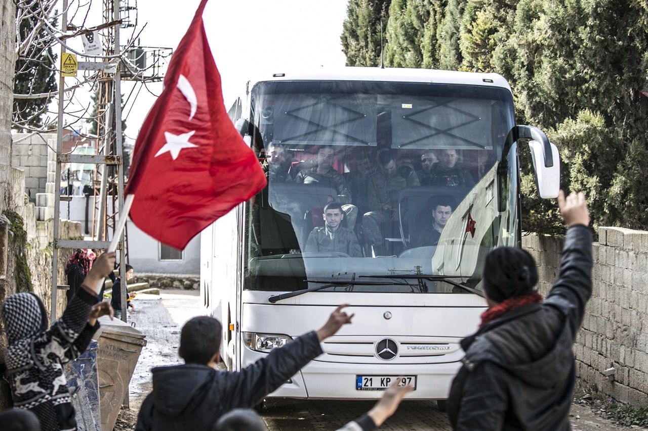 Reyhanlı'nın sınır mahallesi bayraklarla donatıldı! 7