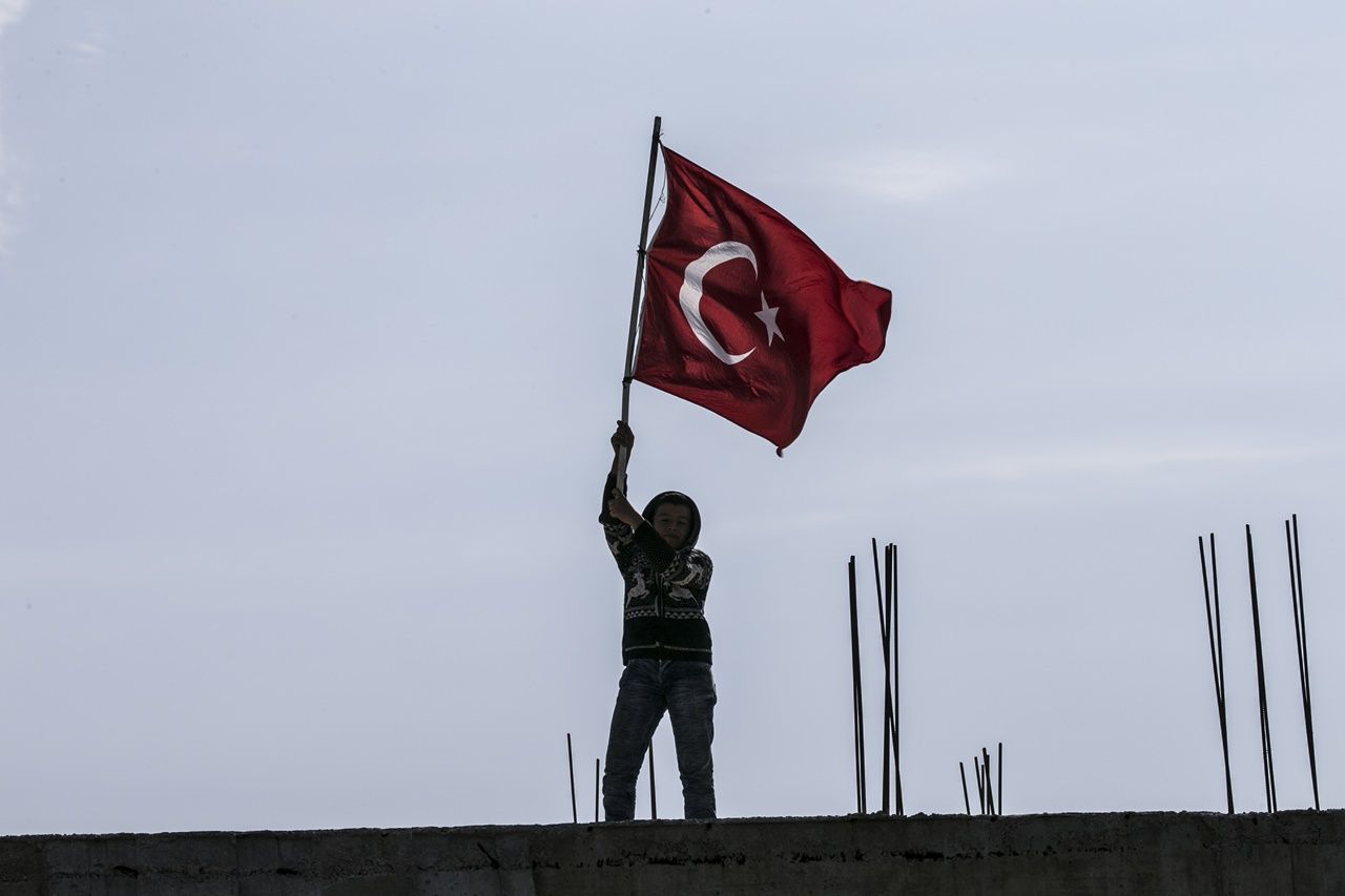 Reyhanlı'nın sınır mahallesi bayraklarla donatıldı! 8