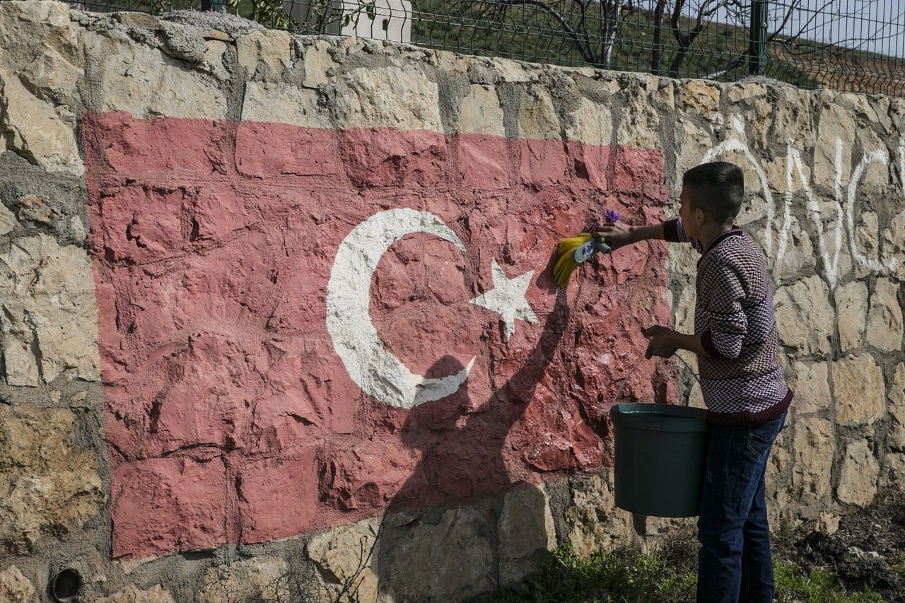 Reyhanlı'nın sınır mahallesi bayraklarla donatıldı! 11
