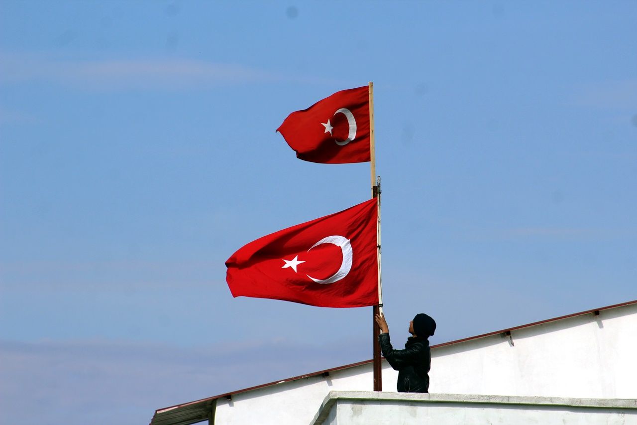 Reyhanlı'nın sınır mahallesi bayraklarla donatıldı! 14