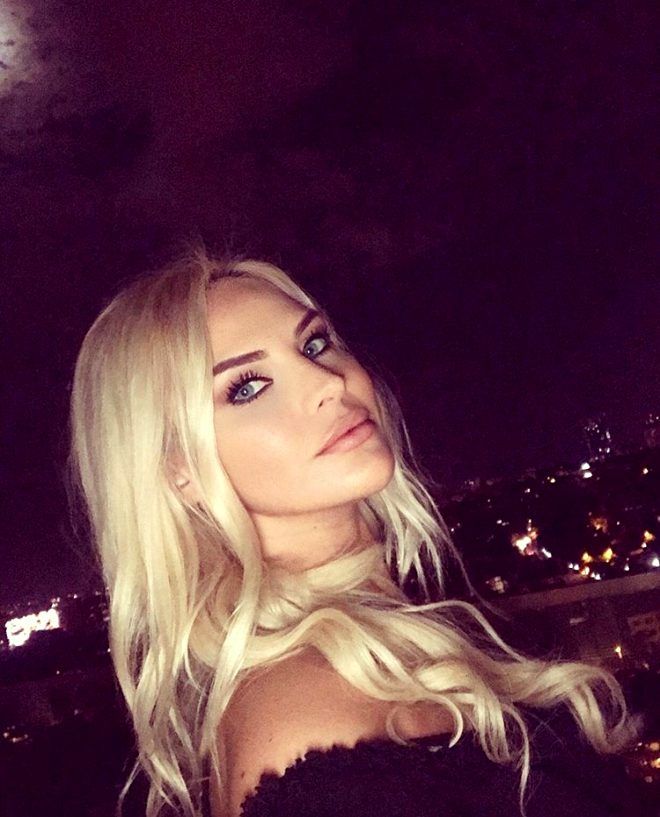 Siz bir de ablasını görün! Ağaoğlu'yla sevgiliydi 4