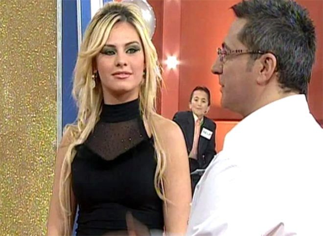 Siz bir de ablasını görün! Ağaoğlu'yla sevgiliydi 5