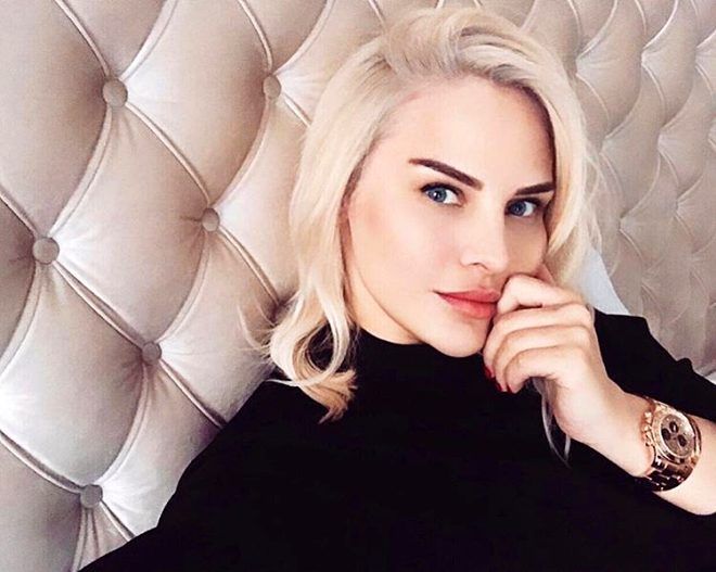 Siz bir de ablasını görün! Ağaoğlu'yla sevgiliydi 18