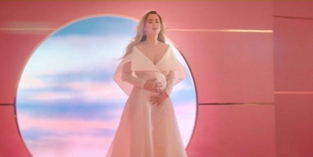 Katy Perry'den karnı burnunda klip 2