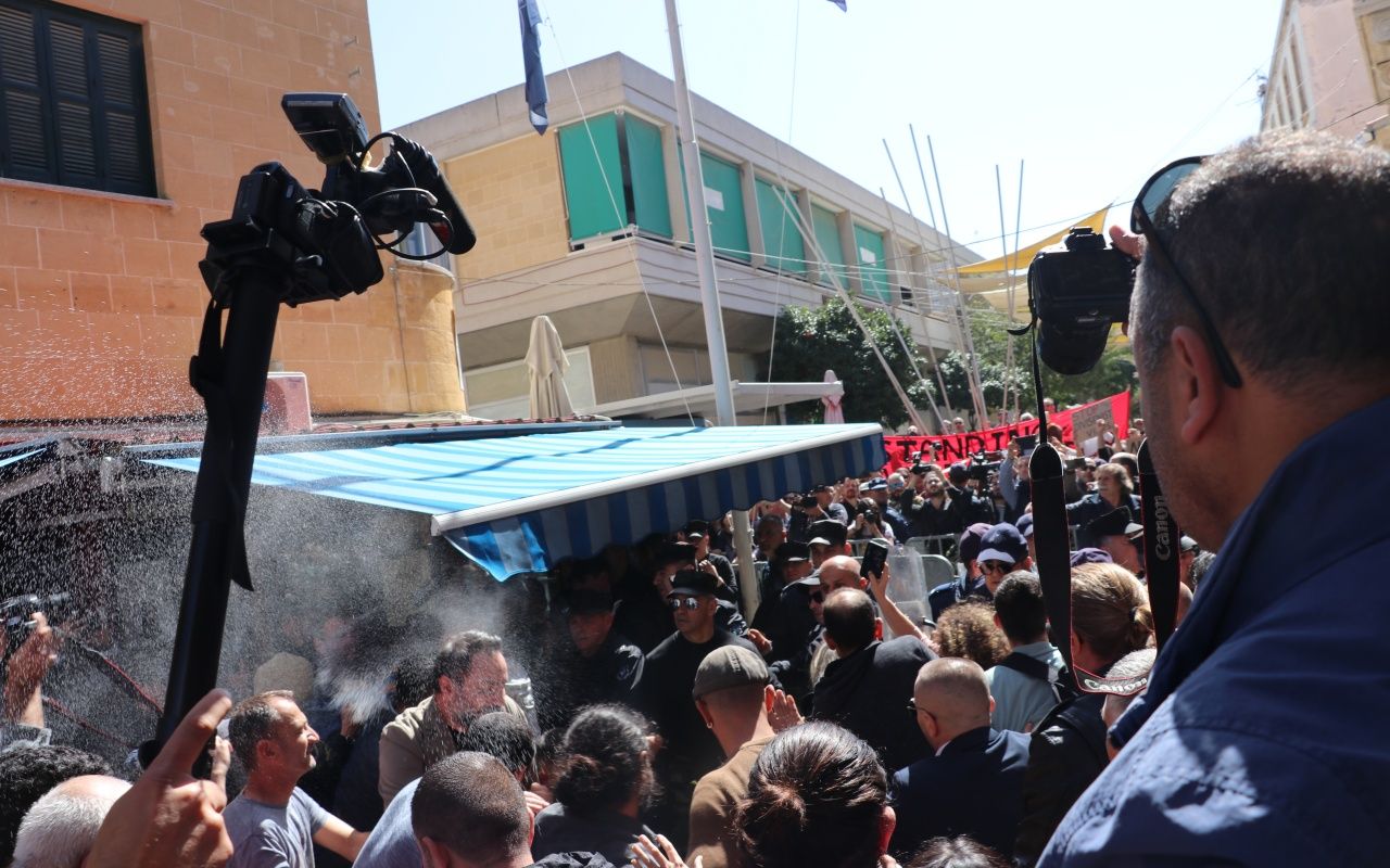 Kıbrıs'ta sınır kapısı gerginliği 4
