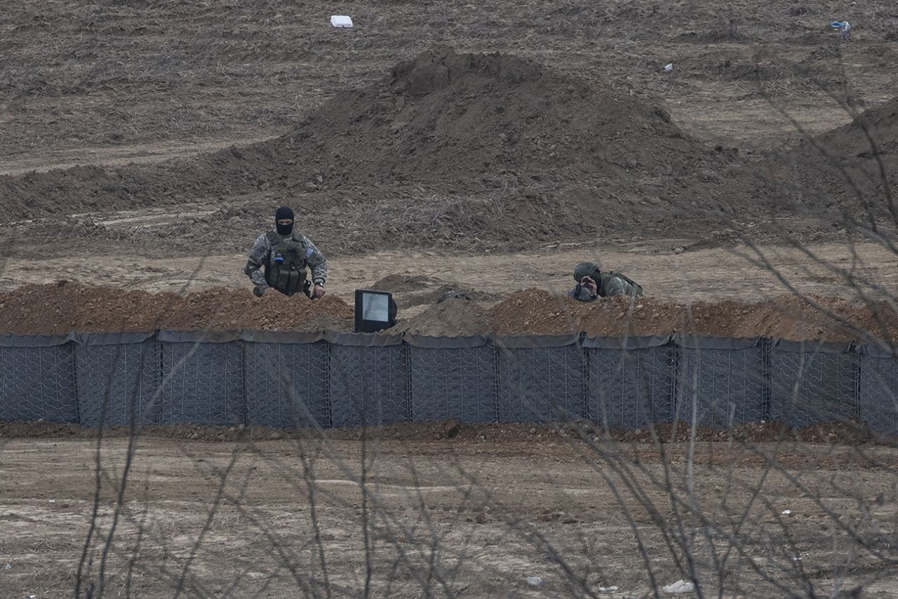 Yunanistan hudut birlikleri sınır hattına 'siper' kazıyor! 4