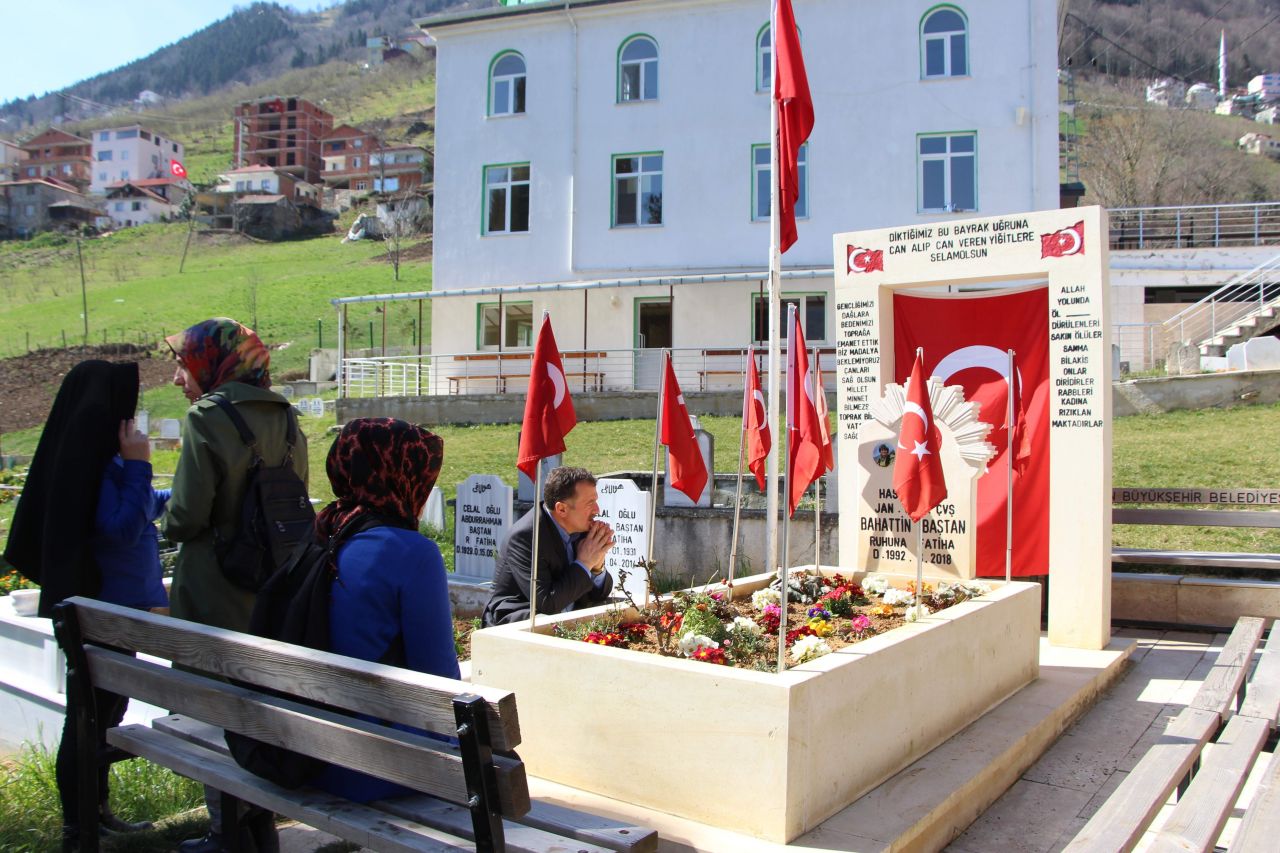 Şehit annesine oğlunun heykeli hediye edildi 8