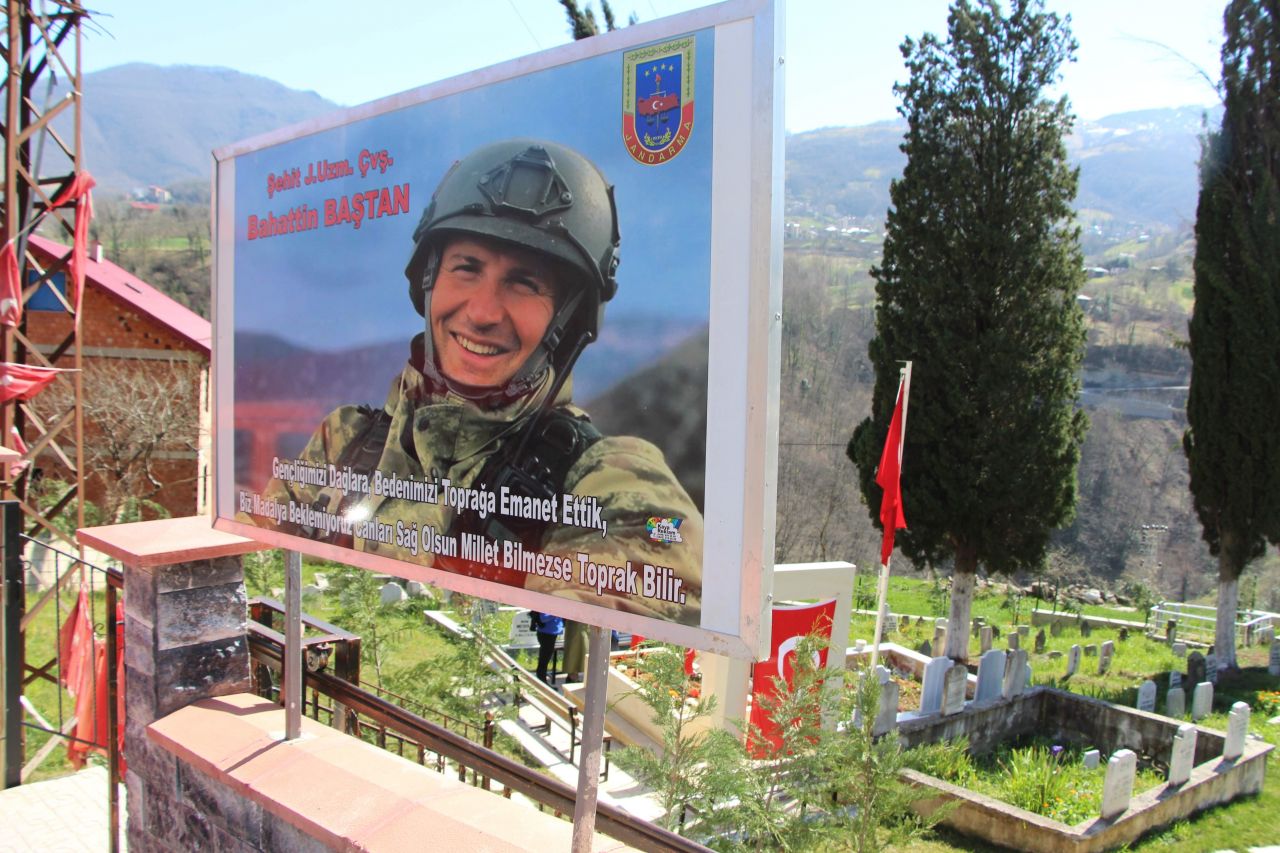 Şehit annesine oğlunun heykeli hediye edildi 7