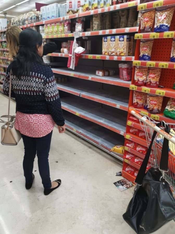 Koronavirüsü duyan vatandaşlar markete akın etti! Raflar boşaltıldı 3