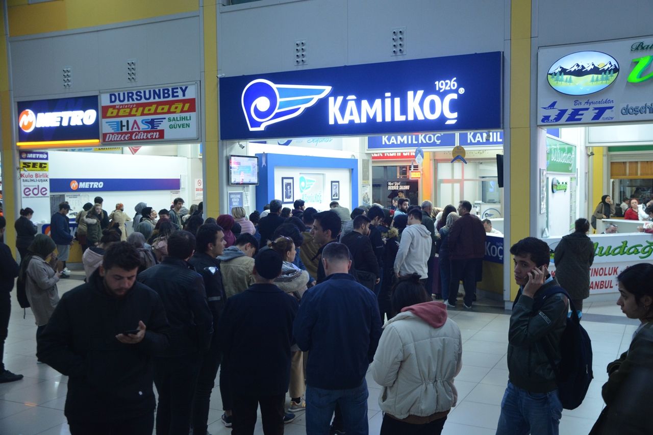 Öğrenciler otogarlara akın etti... 6